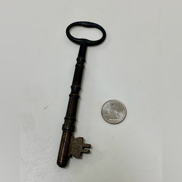 c. 1900 Antique Michigan Industrial Commercial Solid Barrel Skeleton Key - Picture 4 of 7